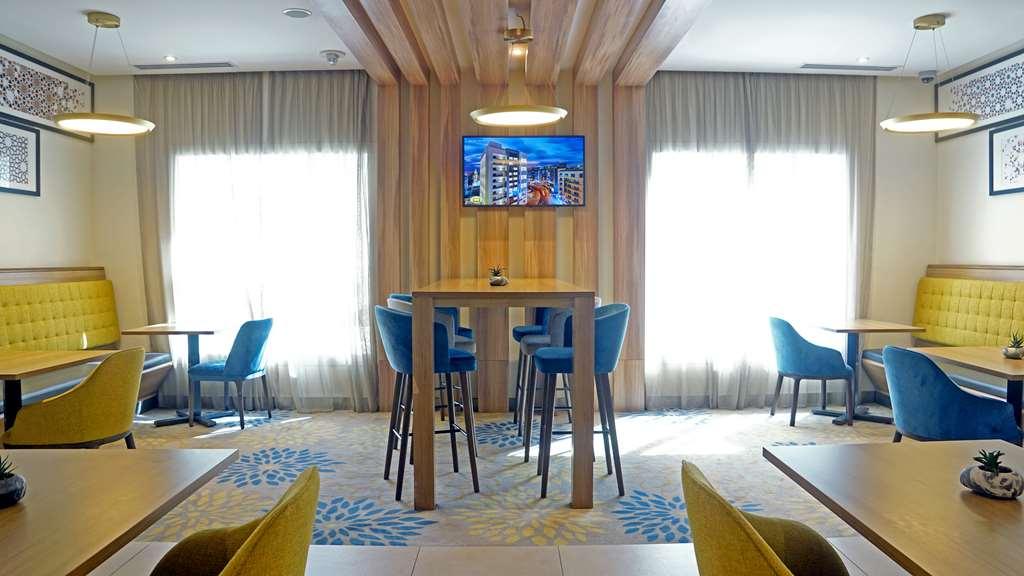 Отель Hampton By Hilton Dubai Al Barsha Ресторан фото
